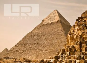 pyramid tours from hurghada photo